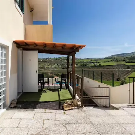 - Ou - Estacionamento A Porta Agroturismo Arruda dos Vinhos