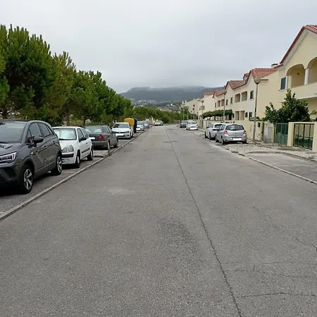 - Ou - Estacionamento A Porta *