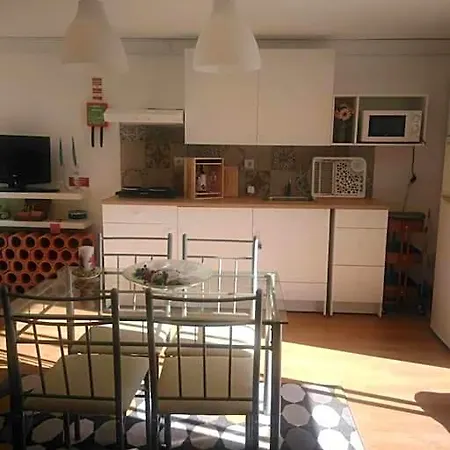 - Ou - Estacionamento A Porta * Arruda dos Vinhos