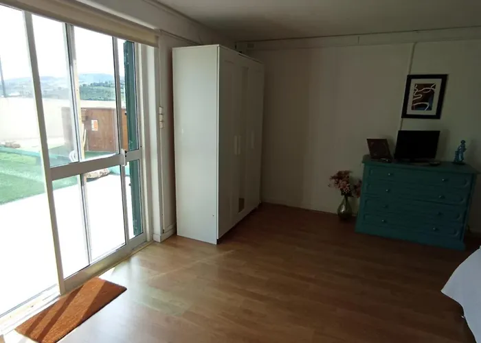 - Ou - Estacionamento A Porta 农家乐 阿鲁达杜什维纽什